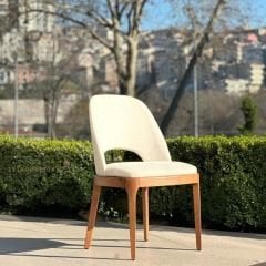 Mily Holzstuhl mit offener Rückenlehne