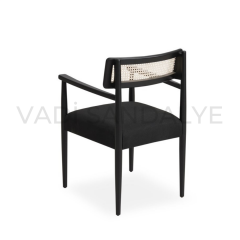 Tugo Hazeranlı Holzstuhl