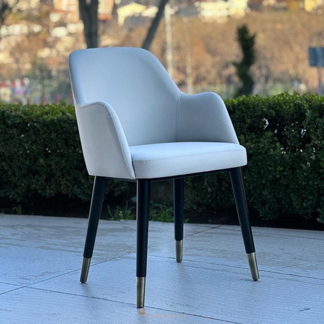 Sun Kolçaklı Papuç Detaylı Sandalye