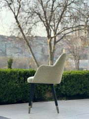 Sun Armrested Shoe Detailed Chair