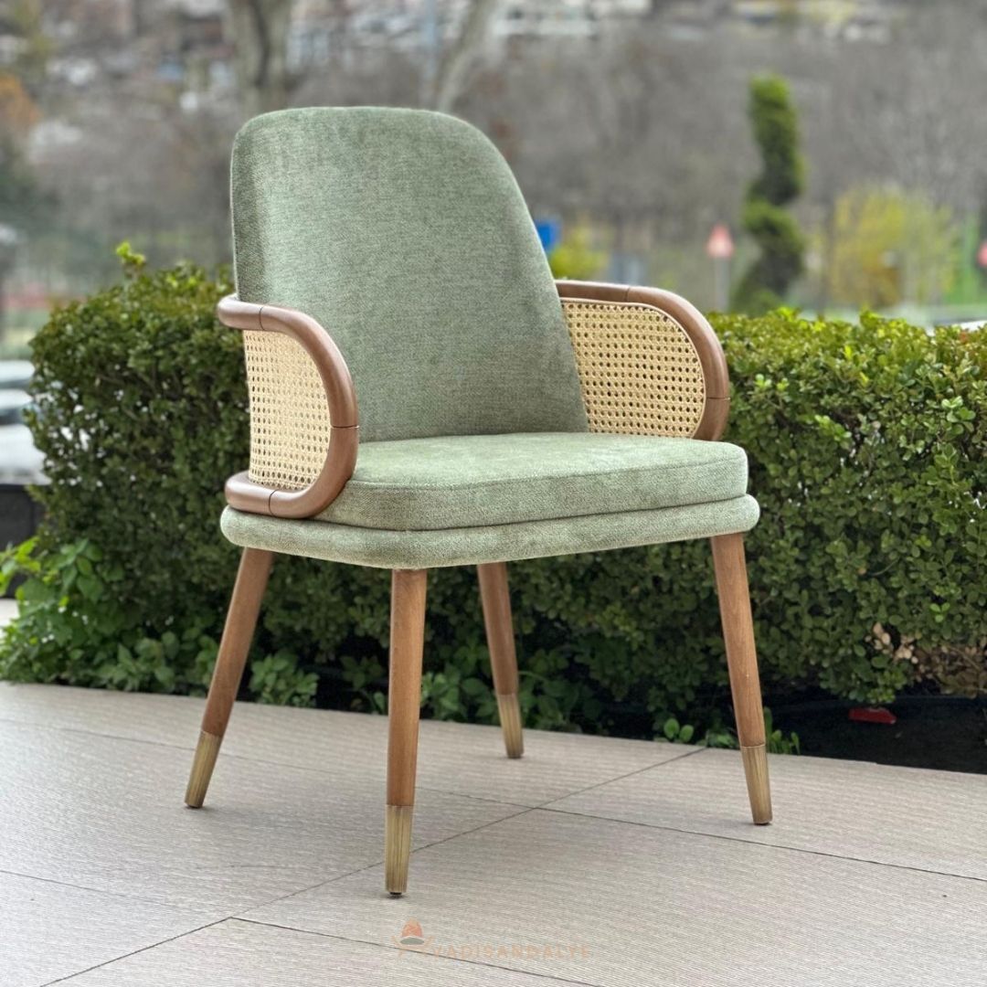 Lille Hazeranlı Ceviz Sandalye